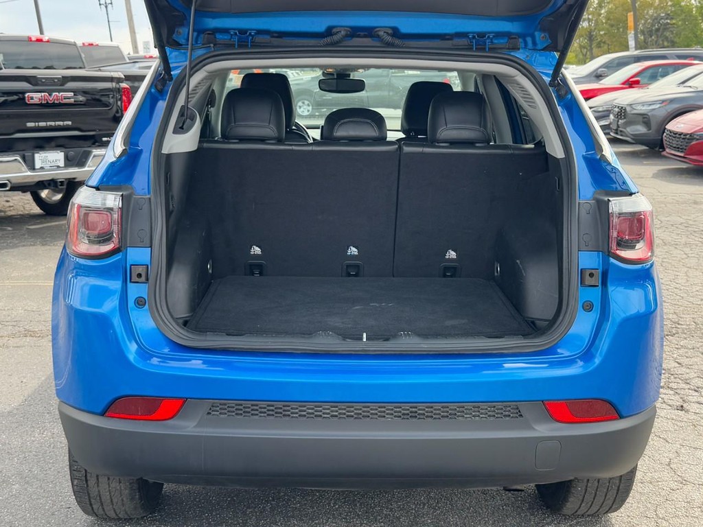 Jeep Compass Vehicle Full-screen Gallery Image 09