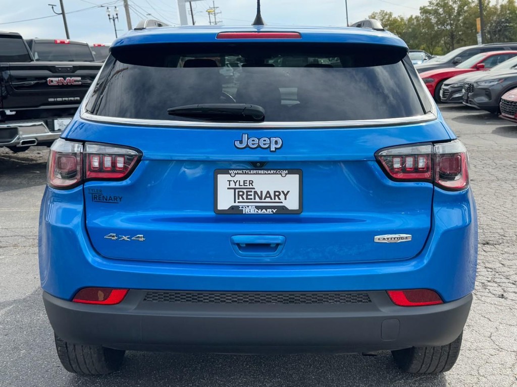 Jeep Compass Vehicle Full-screen Gallery Image 10