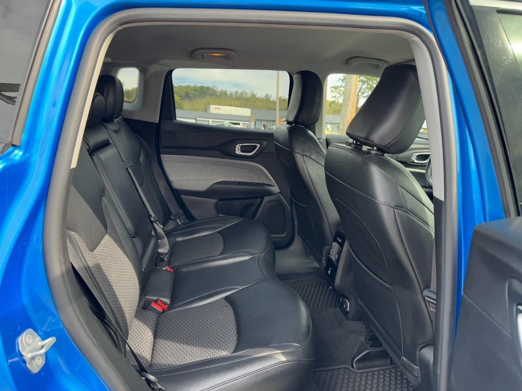 Jeep Compass Vehicle Full-screen Gallery Image 11