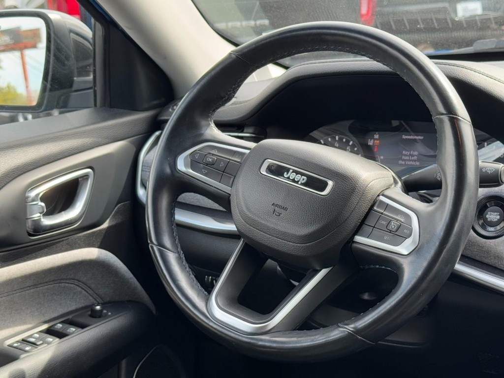 Jeep Compass Vehicle Full-screen Gallery Image 13