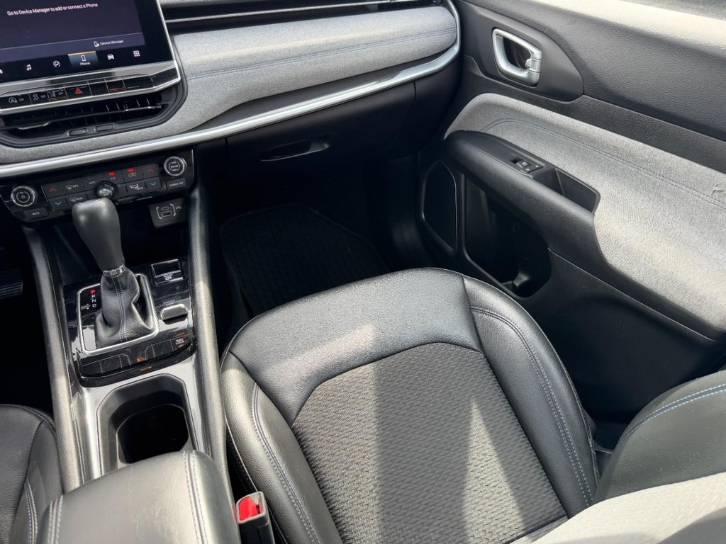 Jeep Compass Vehicle Full-screen Gallery Image 16