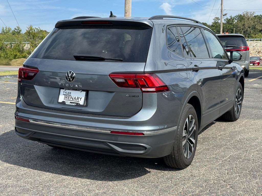 Volkswagen Tiguan Vehicle Full-screen Gallery Image 03