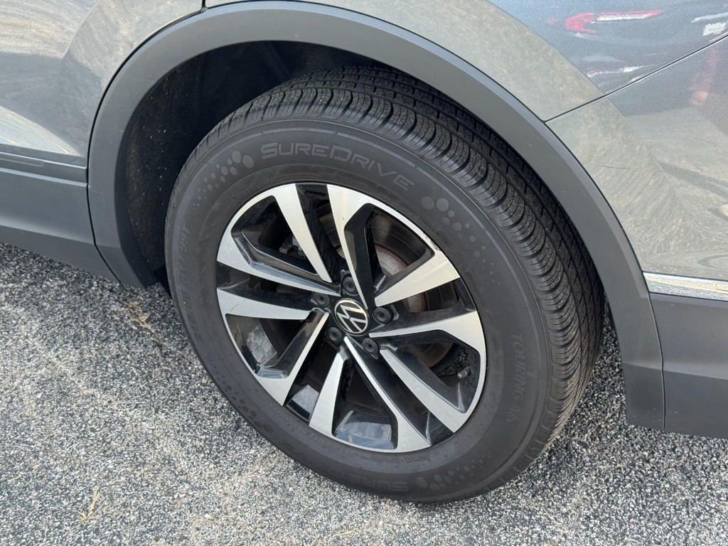 Volkswagen Tiguan Vehicle Full-screen Gallery Image 05