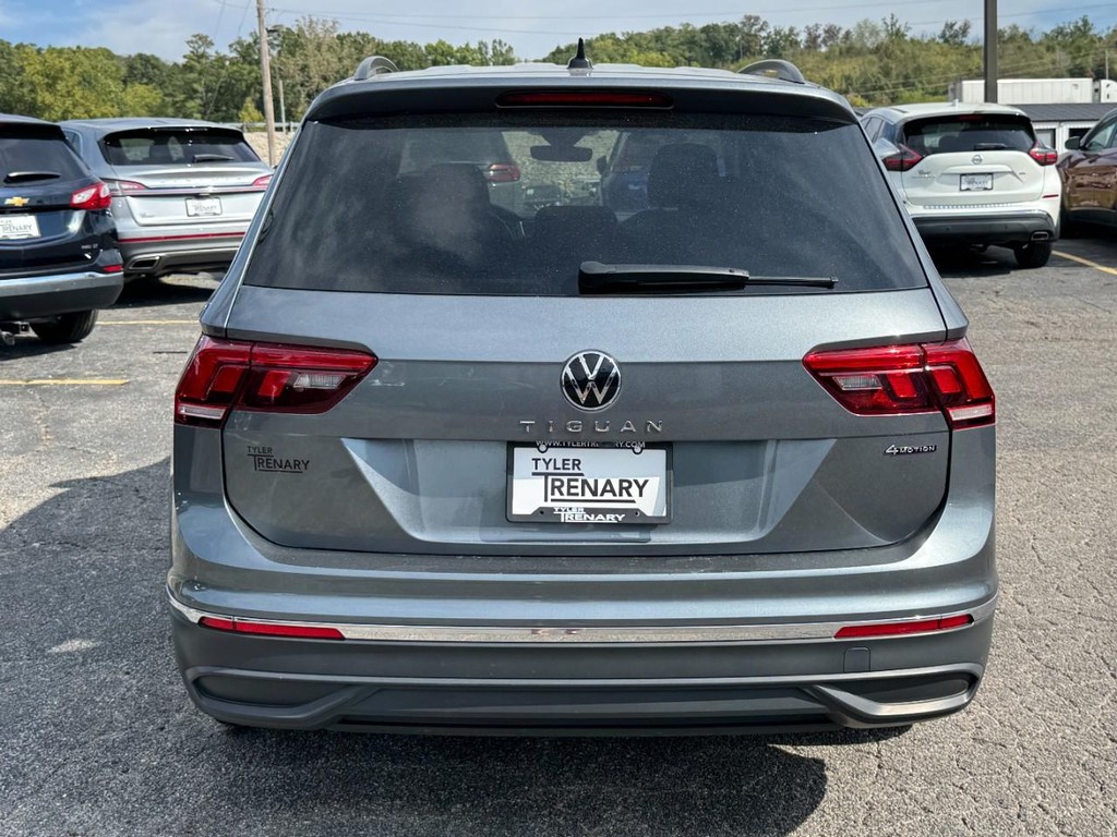 Volkswagen Tiguan Vehicle Full-screen Gallery Image 08