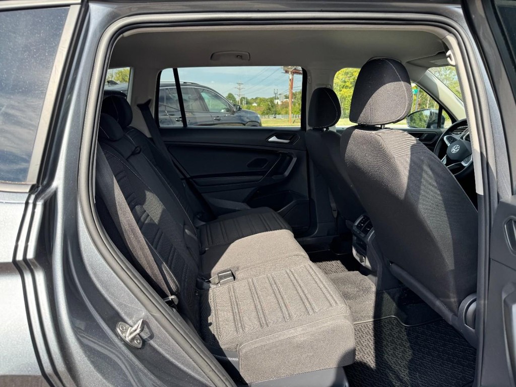 Volkswagen Tiguan Vehicle Full-screen Gallery Image 10