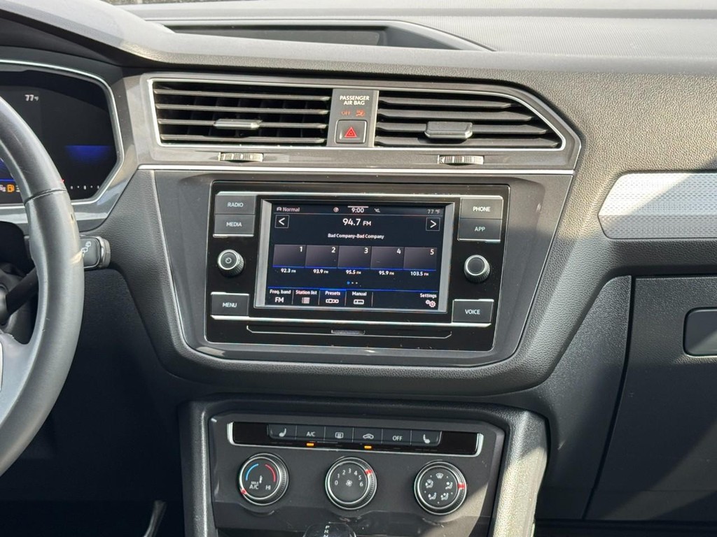 Volkswagen Tiguan Vehicle Full-screen Gallery Image 13