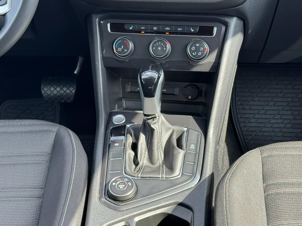 Volkswagen Tiguan Vehicle Full-screen Gallery Image 14