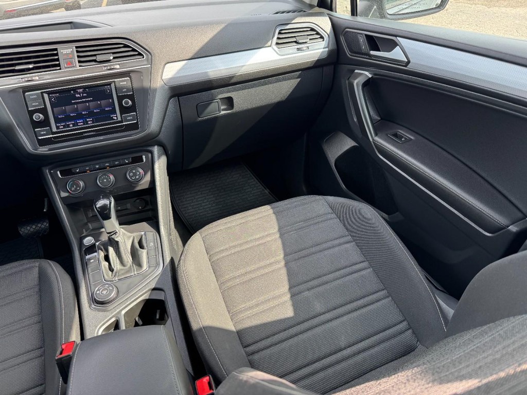 Volkswagen Tiguan Vehicle Full-screen Gallery Image 15