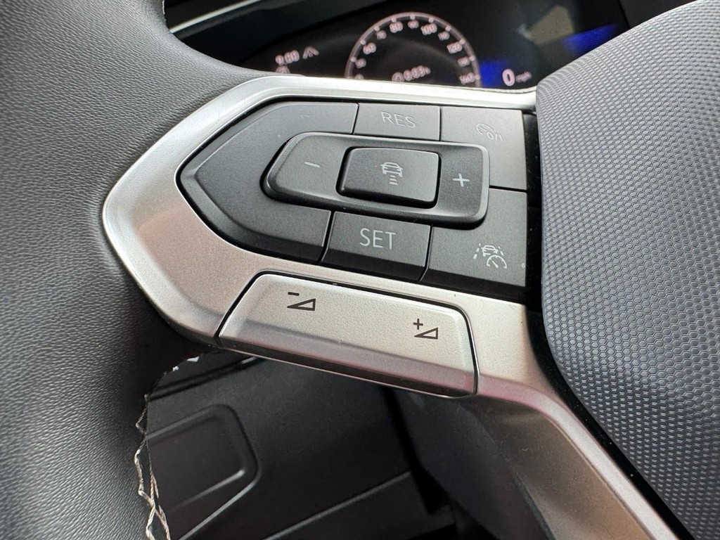 Volkswagen Tiguan Vehicle Full-screen Gallery Image 16