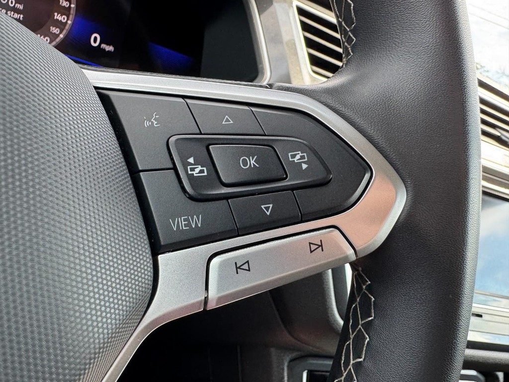 Volkswagen Tiguan Vehicle Full-screen Gallery Image 17