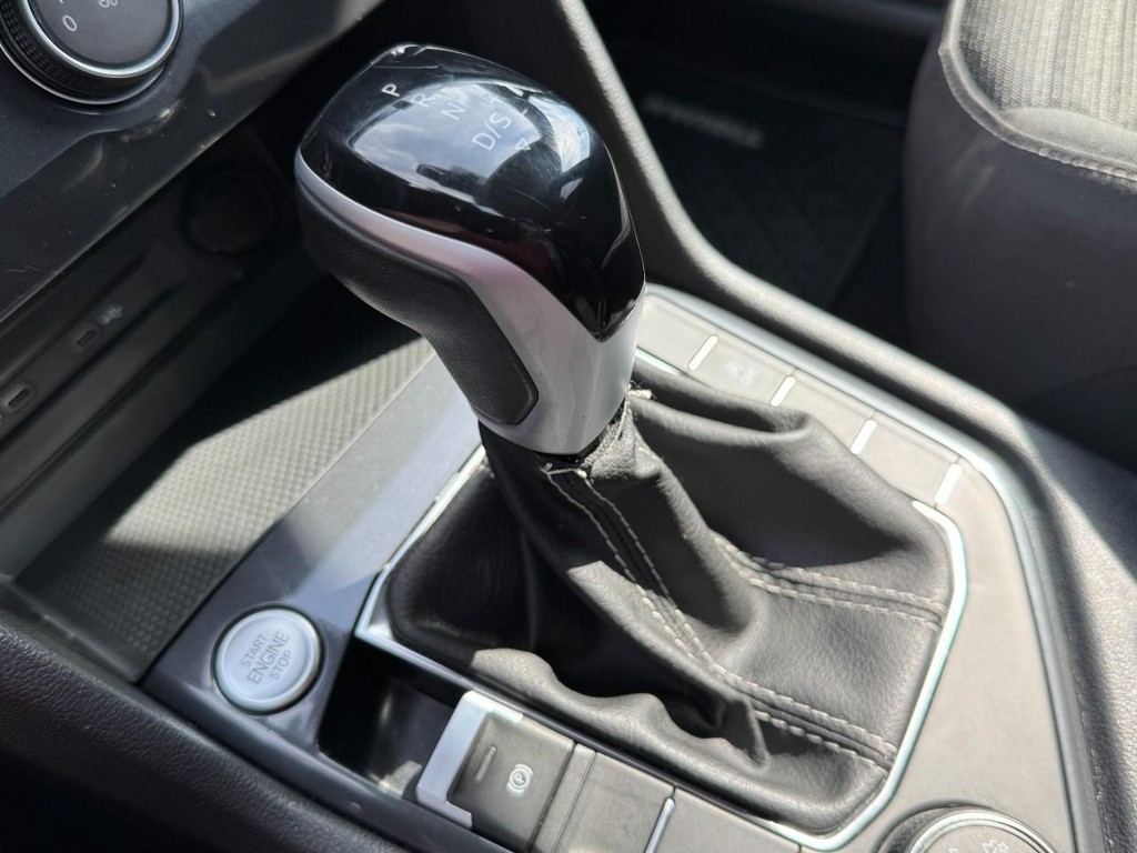 Volkswagen Tiguan Vehicle Full-screen Gallery Image 19