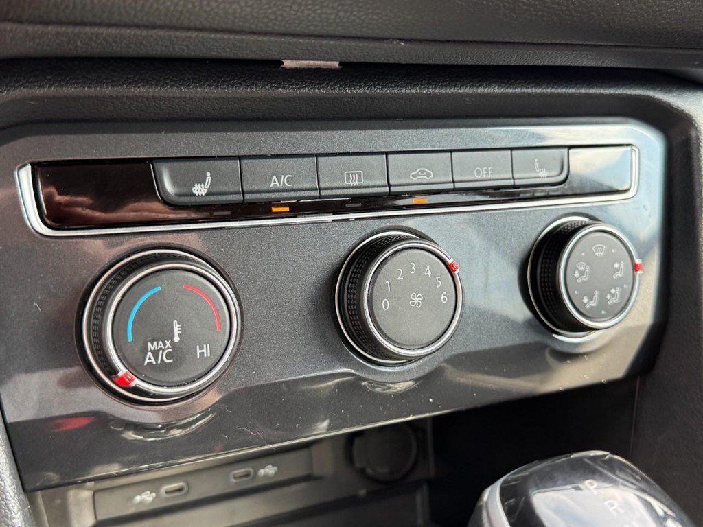 Volkswagen Tiguan Vehicle Full-screen Gallery Image 20