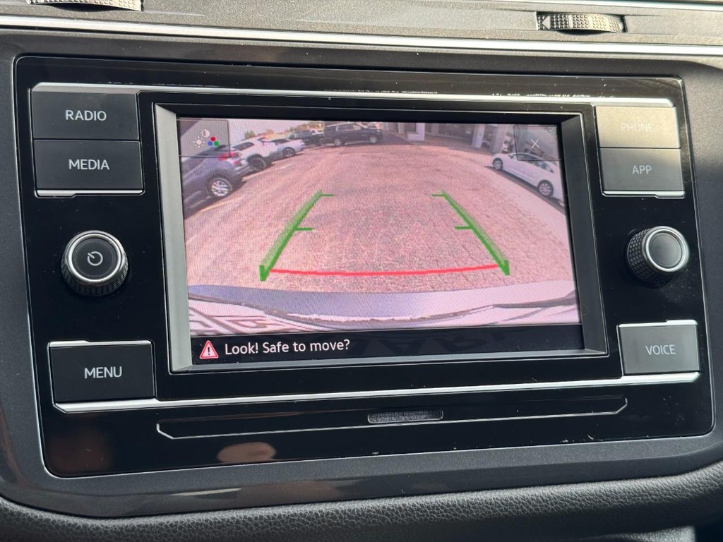 Volkswagen Tiguan Vehicle Full-screen Gallery Image 21