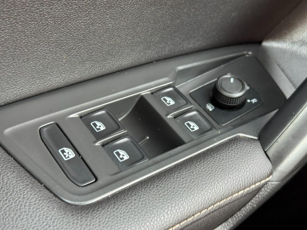 Volkswagen Tiguan Vehicle Full-screen Gallery Image 22