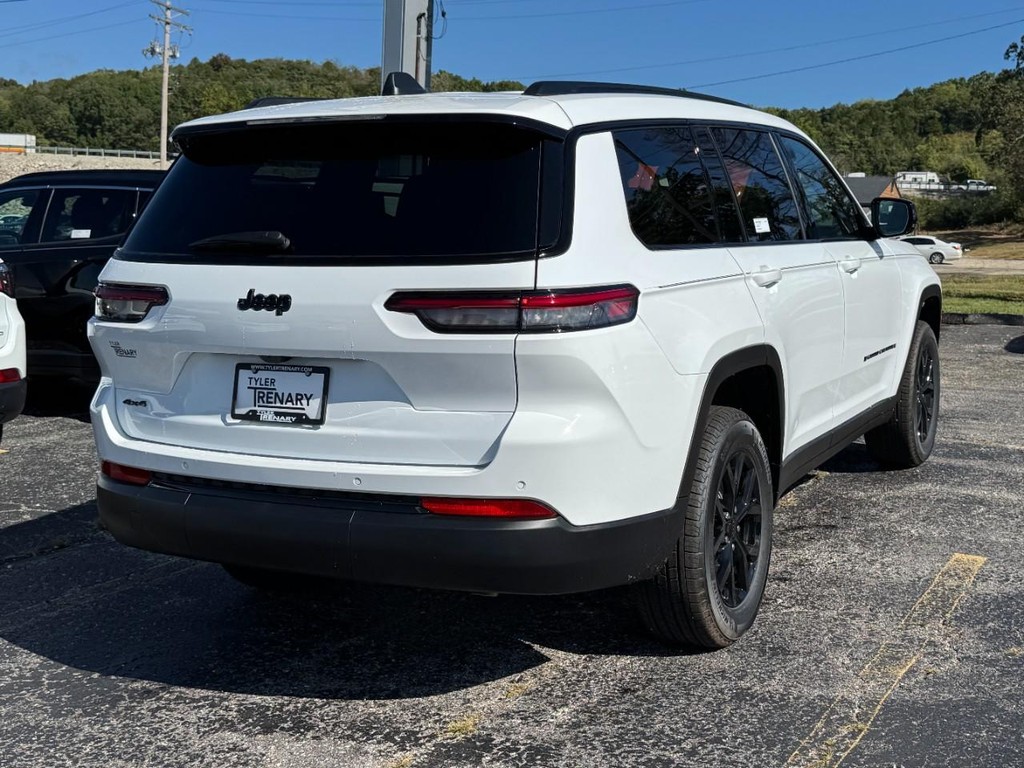 Jeep Grand Cherokee L Vehicle Full-screen Gallery Image 03