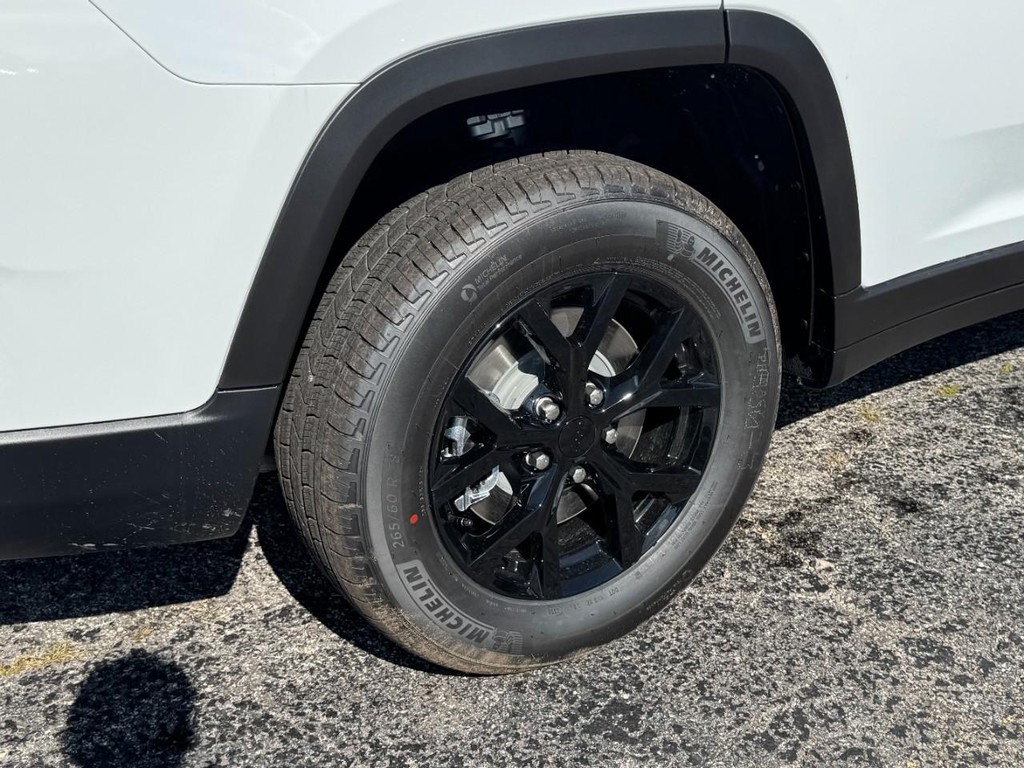 Jeep Grand Cherokee L Vehicle Full-screen Gallery Image 04