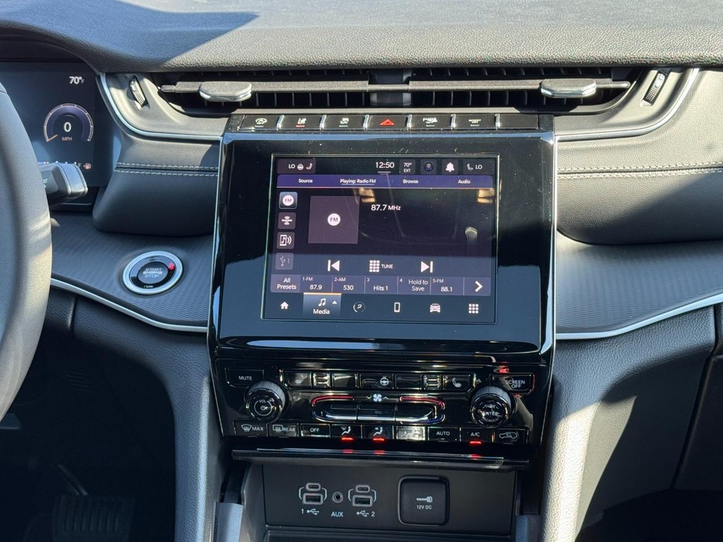 Jeep Grand Cherokee L Vehicle Full-screen Gallery Image 10