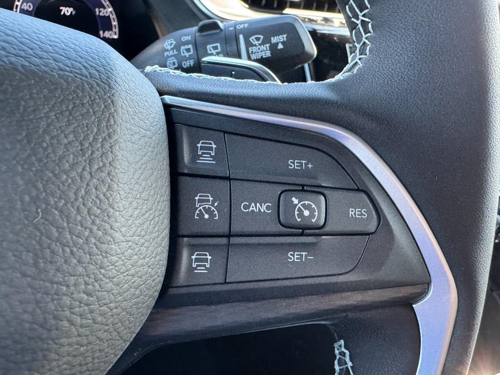 Jeep Grand Cherokee L Vehicle Full-screen Gallery Image 13