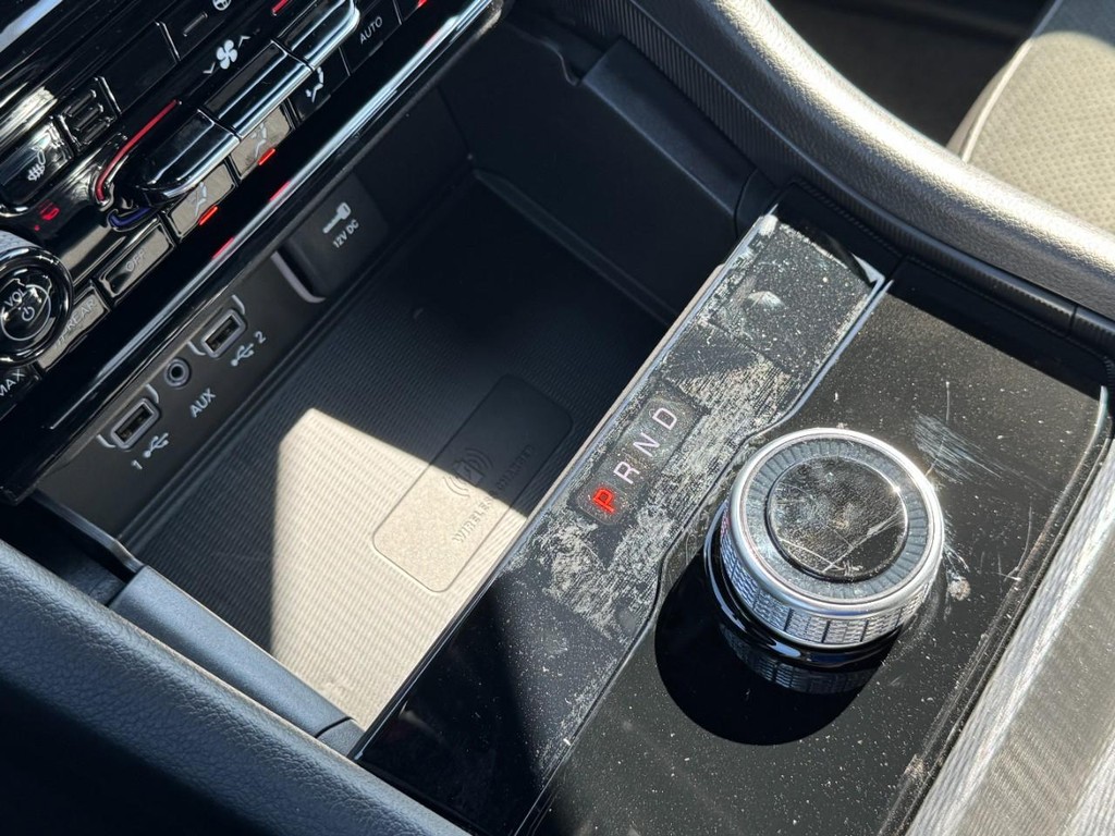 Jeep Grand Cherokee L Vehicle Full-screen Gallery Image 14