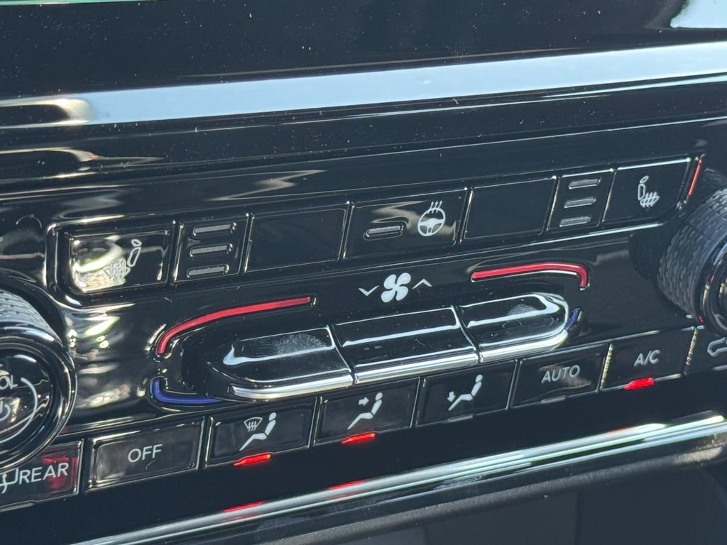 Jeep Grand Cherokee L Vehicle Full-screen Gallery Image 15