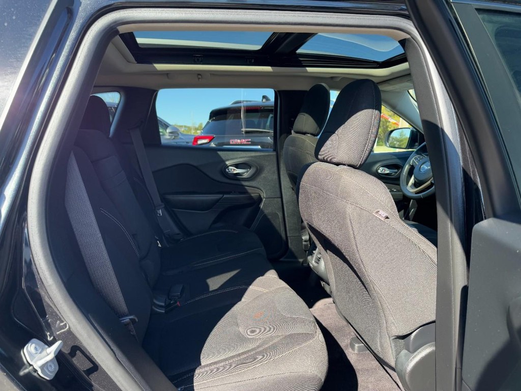 Jeep Cherokee Vehicle Full-screen Gallery Image 10