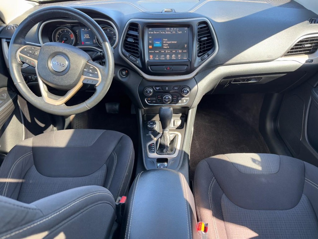 Jeep Cherokee Vehicle Full-screen Gallery Image 12