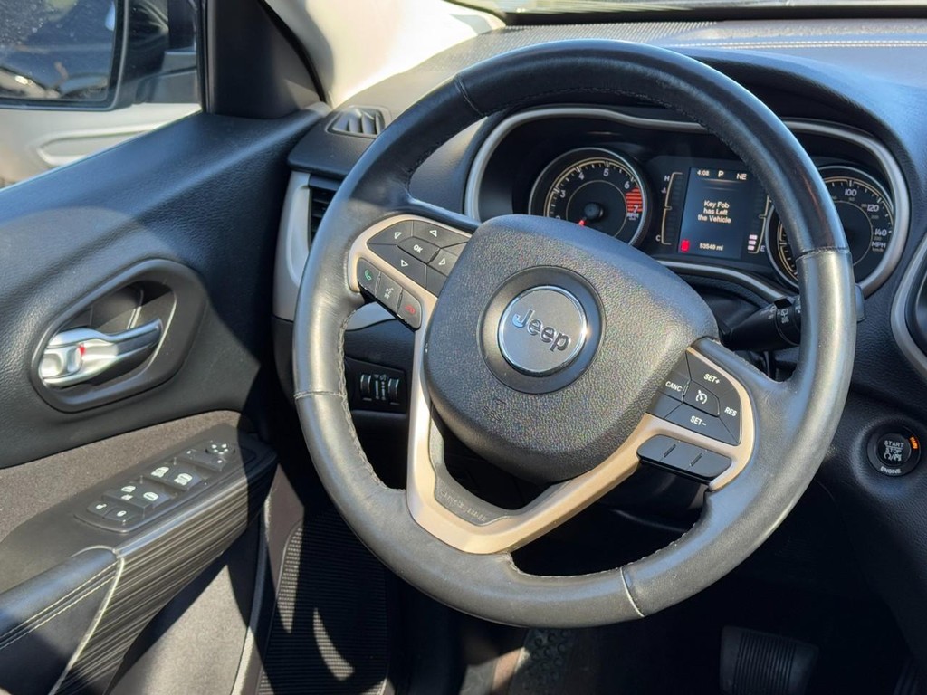 Jeep Cherokee Vehicle Full-screen Gallery Image 13