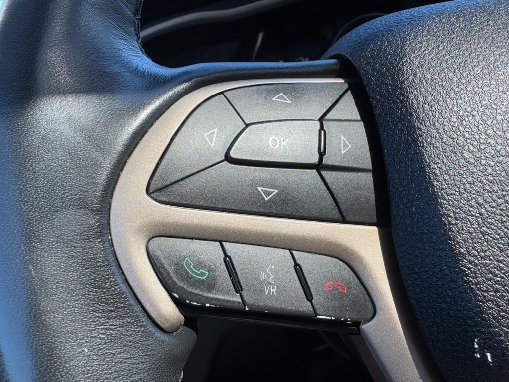 Jeep Cherokee Vehicle Full-screen Gallery Image 18