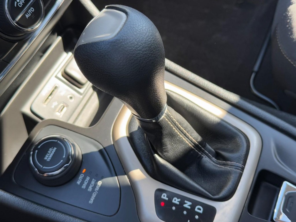 Jeep Cherokee Vehicle Full-screen Gallery Image 21