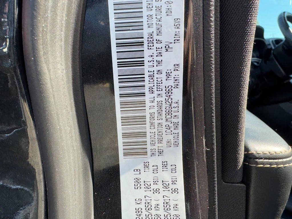 Jeep Cherokee Vehicle Full-screen Gallery Image 26