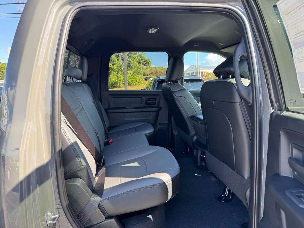 Ram 3500 Vehicle Full-screen Gallery Image 07