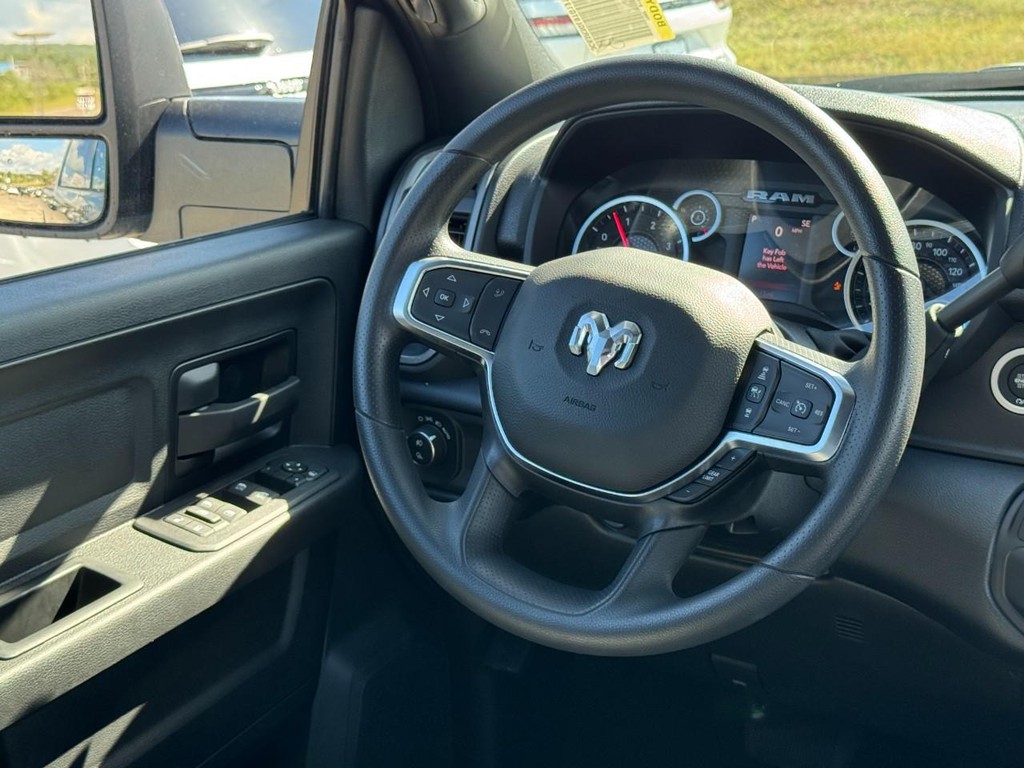 Ram 3500 Vehicle Full-screen Gallery Image 09