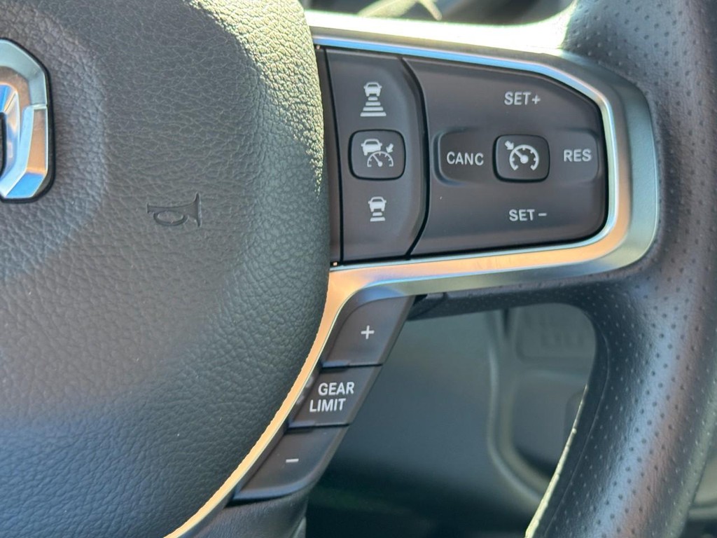 Ram 3500 Vehicle Full-screen Gallery Image 13