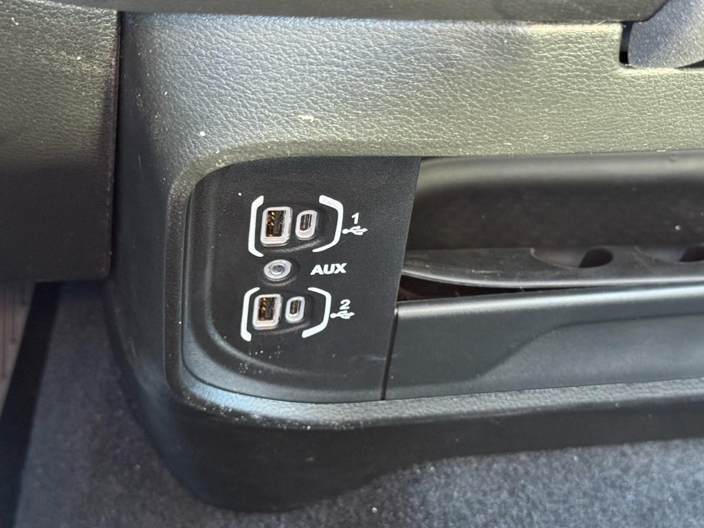 Ram 3500 Vehicle Full-screen Gallery Image 14