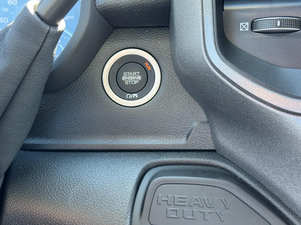 Ram 3500 Vehicle Full-screen Gallery Image 15