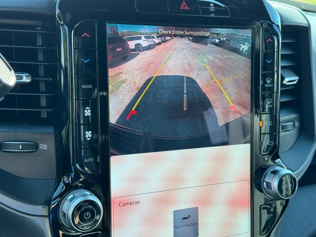 Ram 3500 Vehicle Full-screen Gallery Image 17