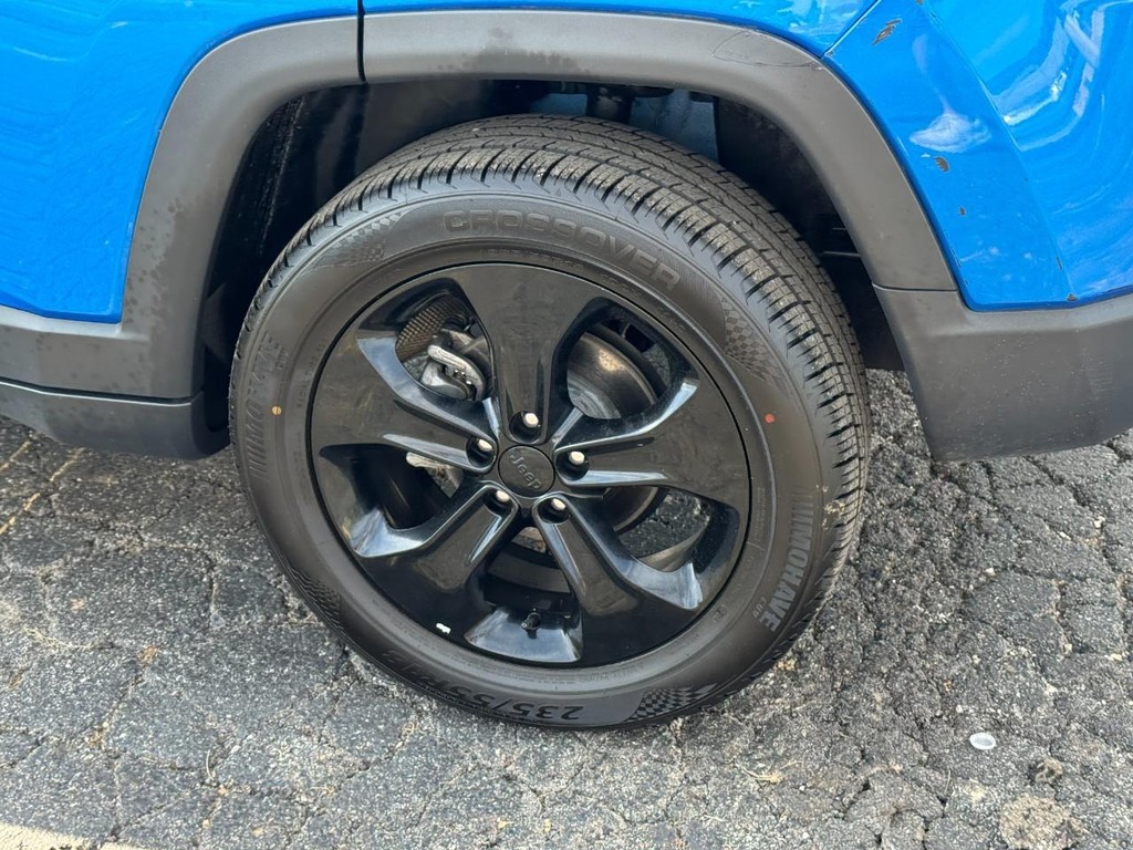 Jeep Compass Vehicle Full-screen Gallery Image 05