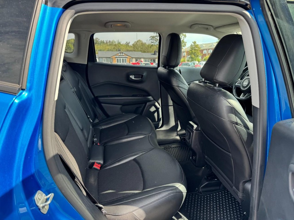 Jeep Compass Vehicle Full-screen Gallery Image 10