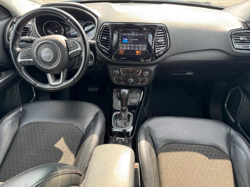 Jeep Compass Vehicle Full-screen Gallery Image 11