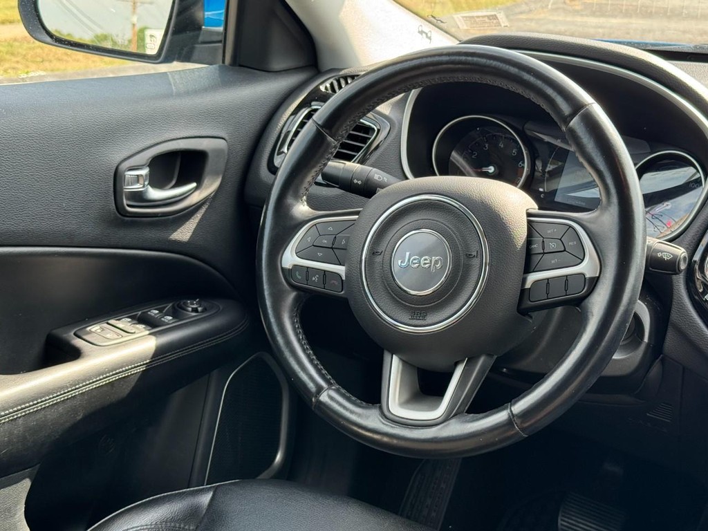 Jeep Compass Vehicle Full-screen Gallery Image 12