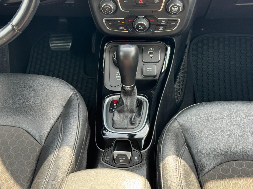 Jeep Compass Vehicle Full-screen Gallery Image 14