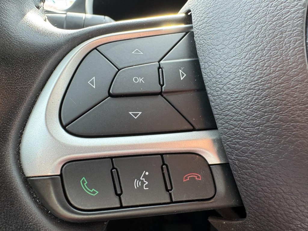 Jeep Compass Vehicle Full-screen Gallery Image 16