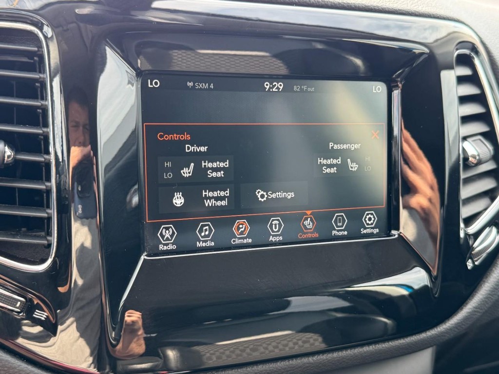 Jeep Compass Vehicle Full-screen Gallery Image 20