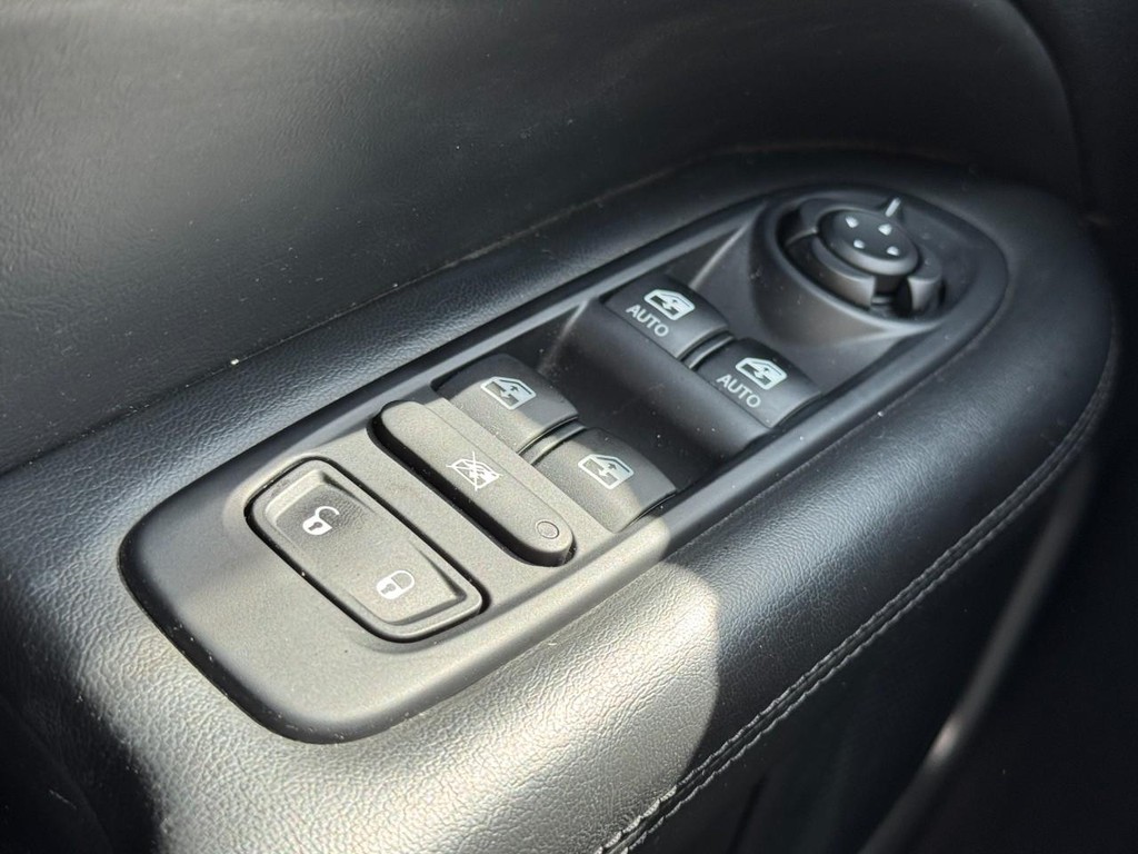 Jeep Compass Vehicle Full-screen Gallery Image 22