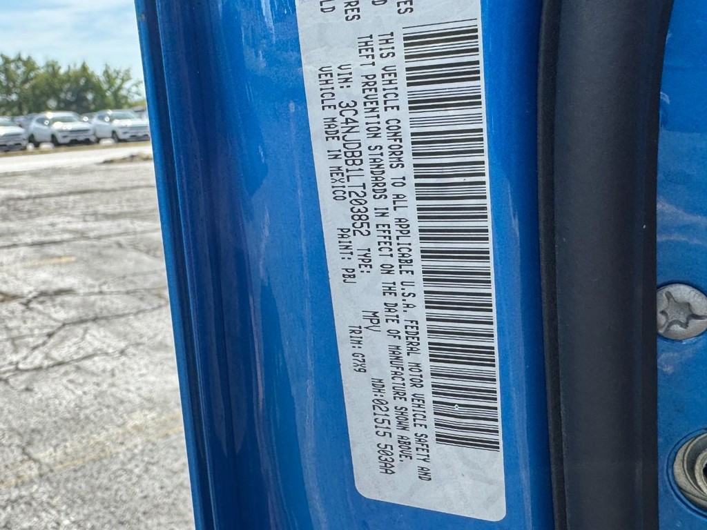 Jeep Compass Vehicle Full-screen Gallery Image 24