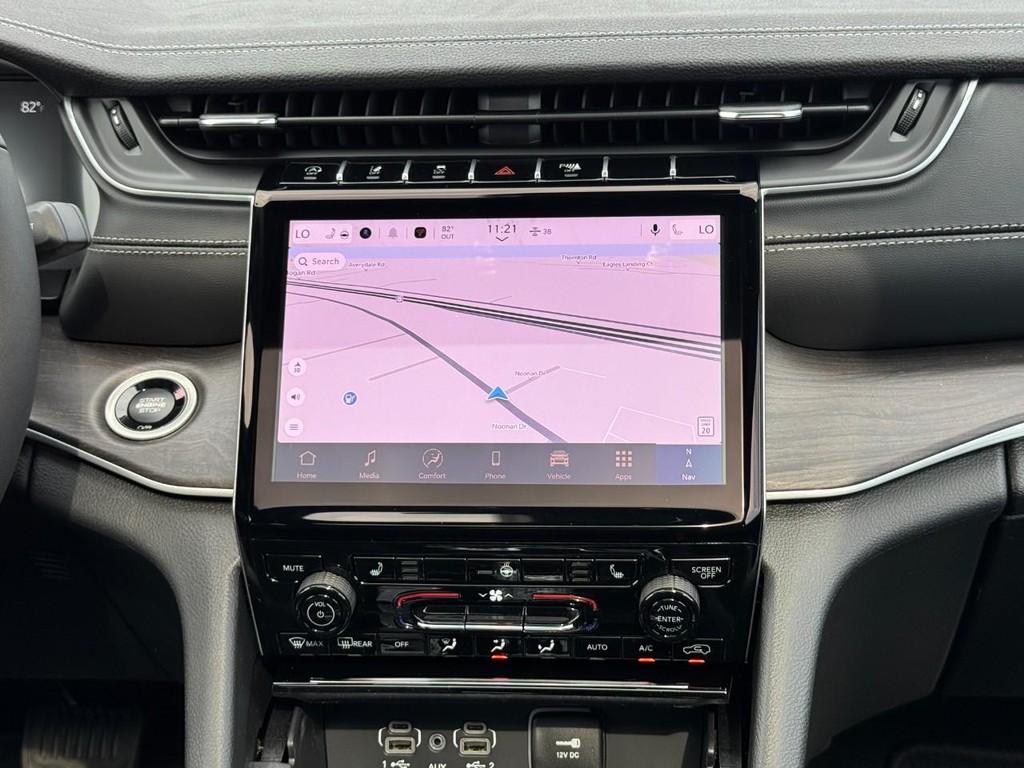 Jeep Grand Cherokee Vehicle Full-screen Gallery Image 08