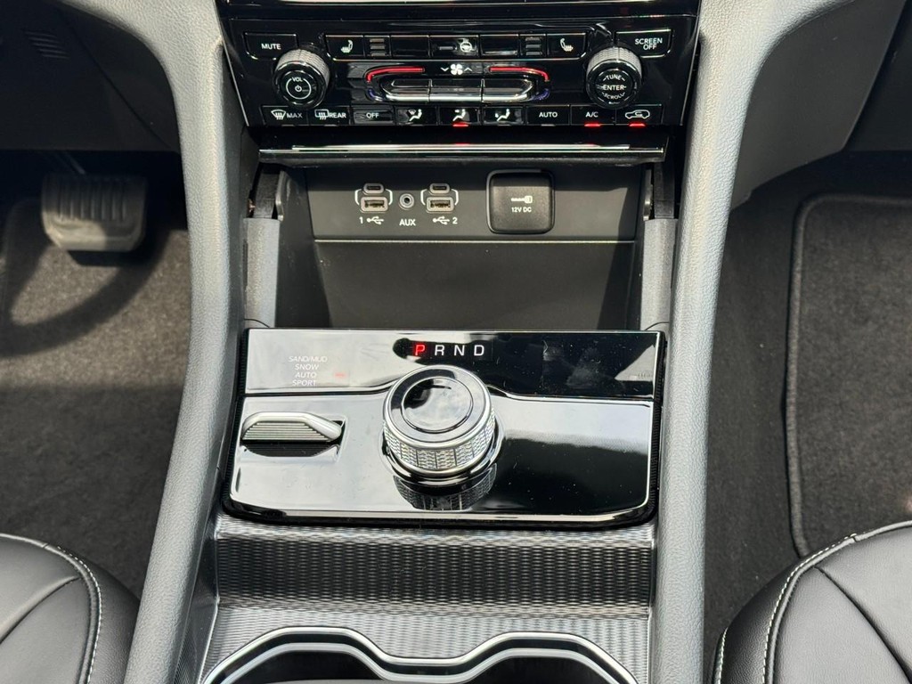 Jeep Grand Cherokee Vehicle Full-screen Gallery Image 09