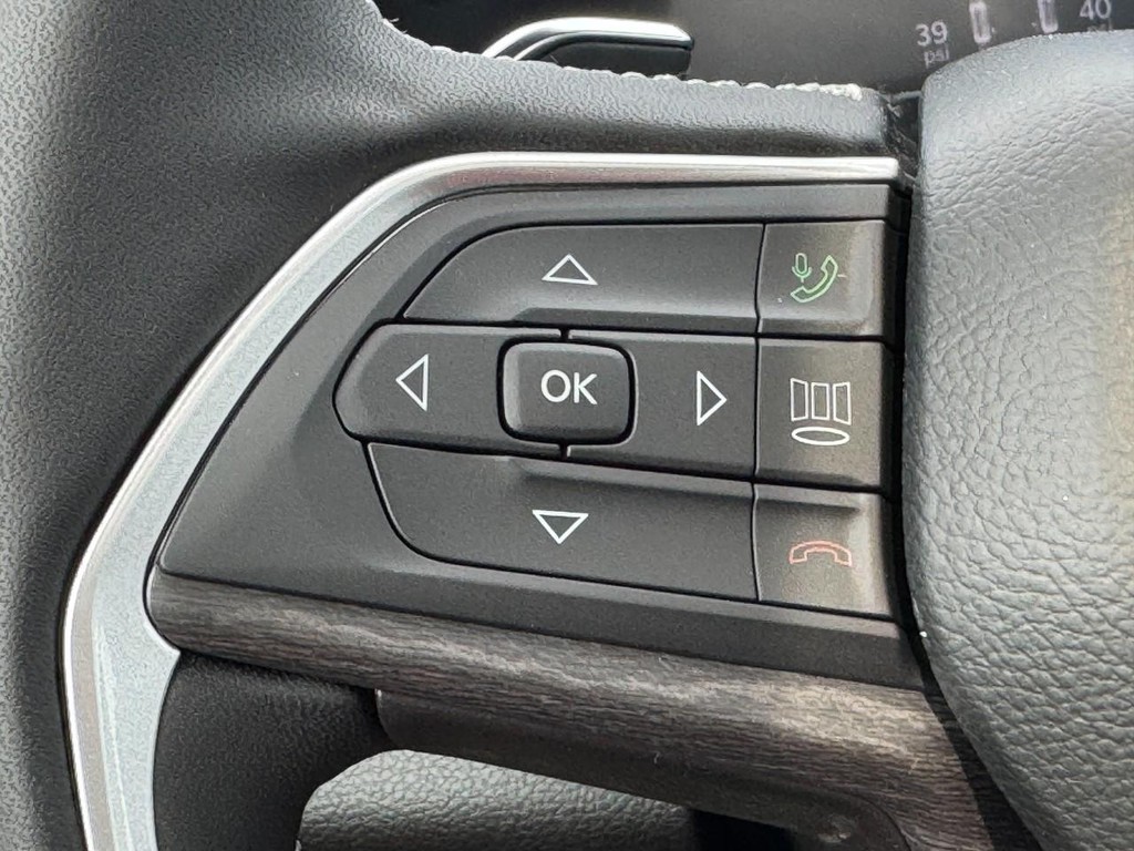 Jeep Grand Cherokee Vehicle Full-screen Gallery Image 11