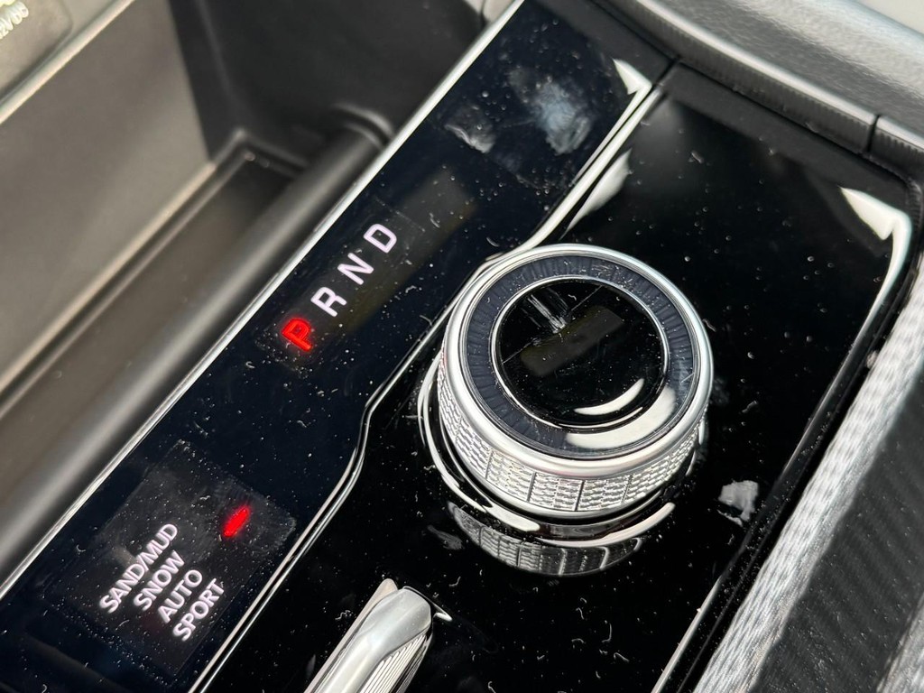 Jeep Grand Cherokee Vehicle Full-screen Gallery Image 13