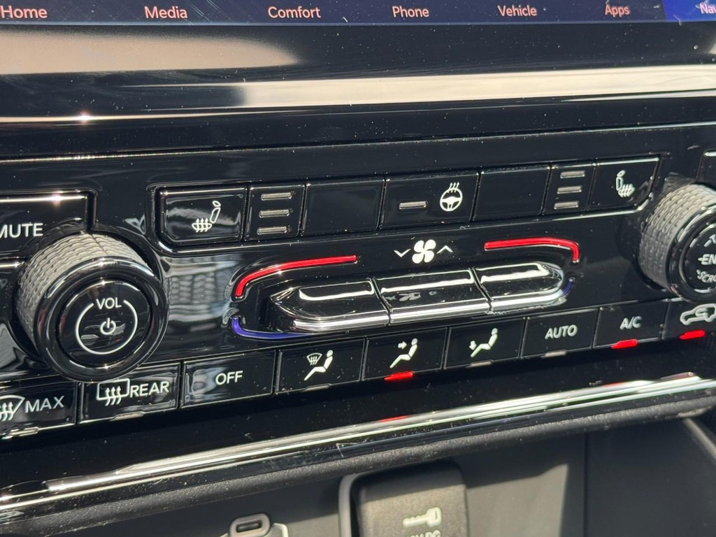 Jeep Grand Cherokee Vehicle Full-screen Gallery Image 15